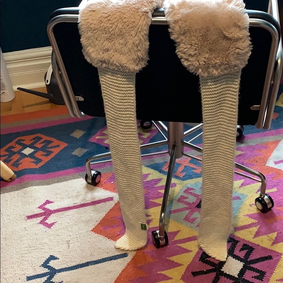 Anthropologie scarf plush pink and cream - Picture 2 of 4